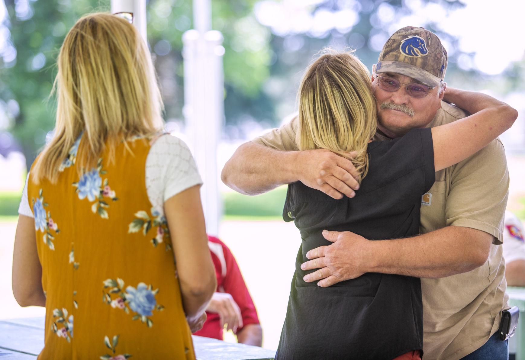 Crash survivors reunite 33 years later